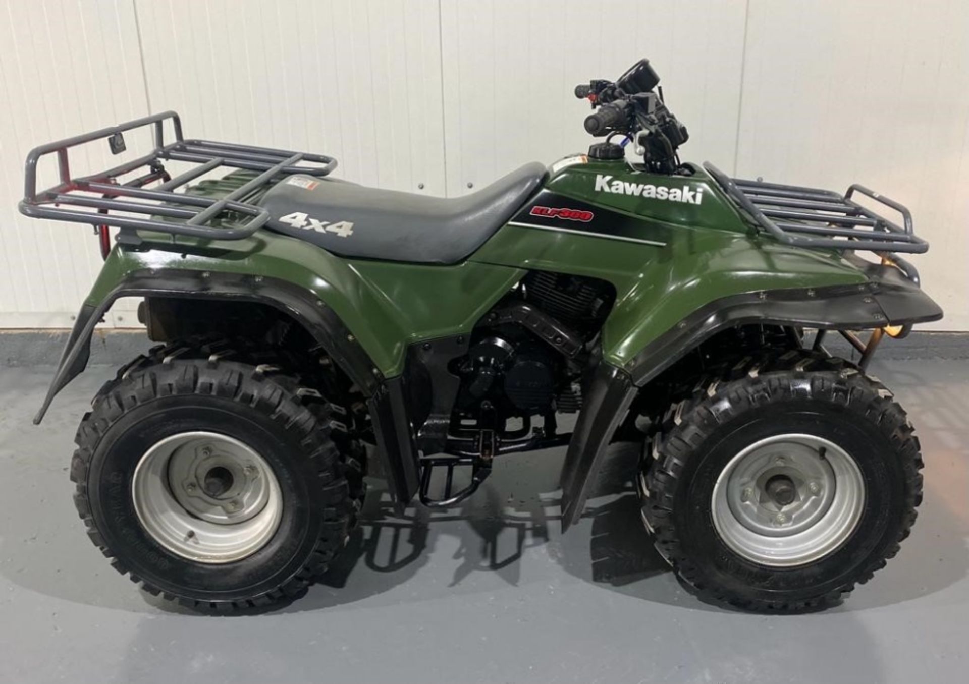 KAWASAKI KLF 300 QUAD BIKE - Image 7 of 15