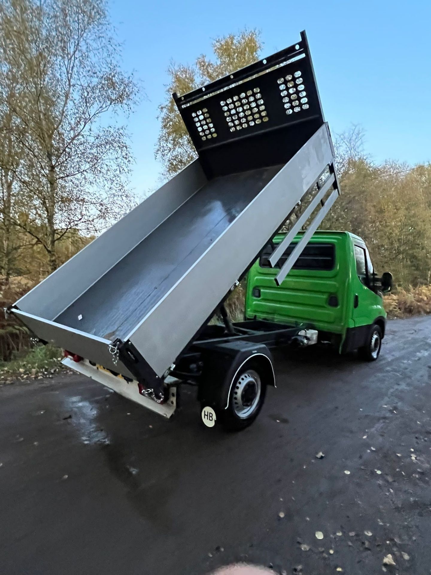 IVECO DAILY TIPPER TRUCK (2017). SINGLE - Image 4 of 11