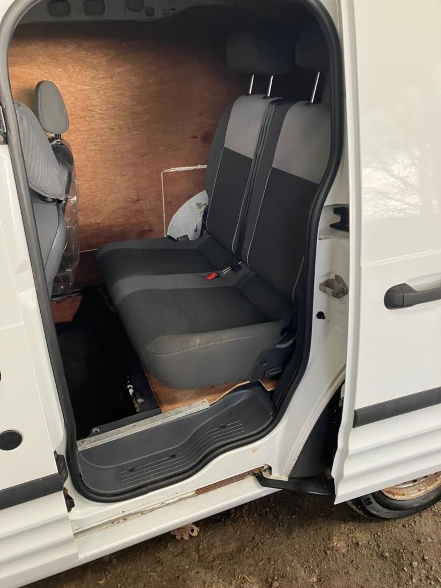 FORD TRANSIT CONNECT VAN. 63 PLATE - Image 6 of 10