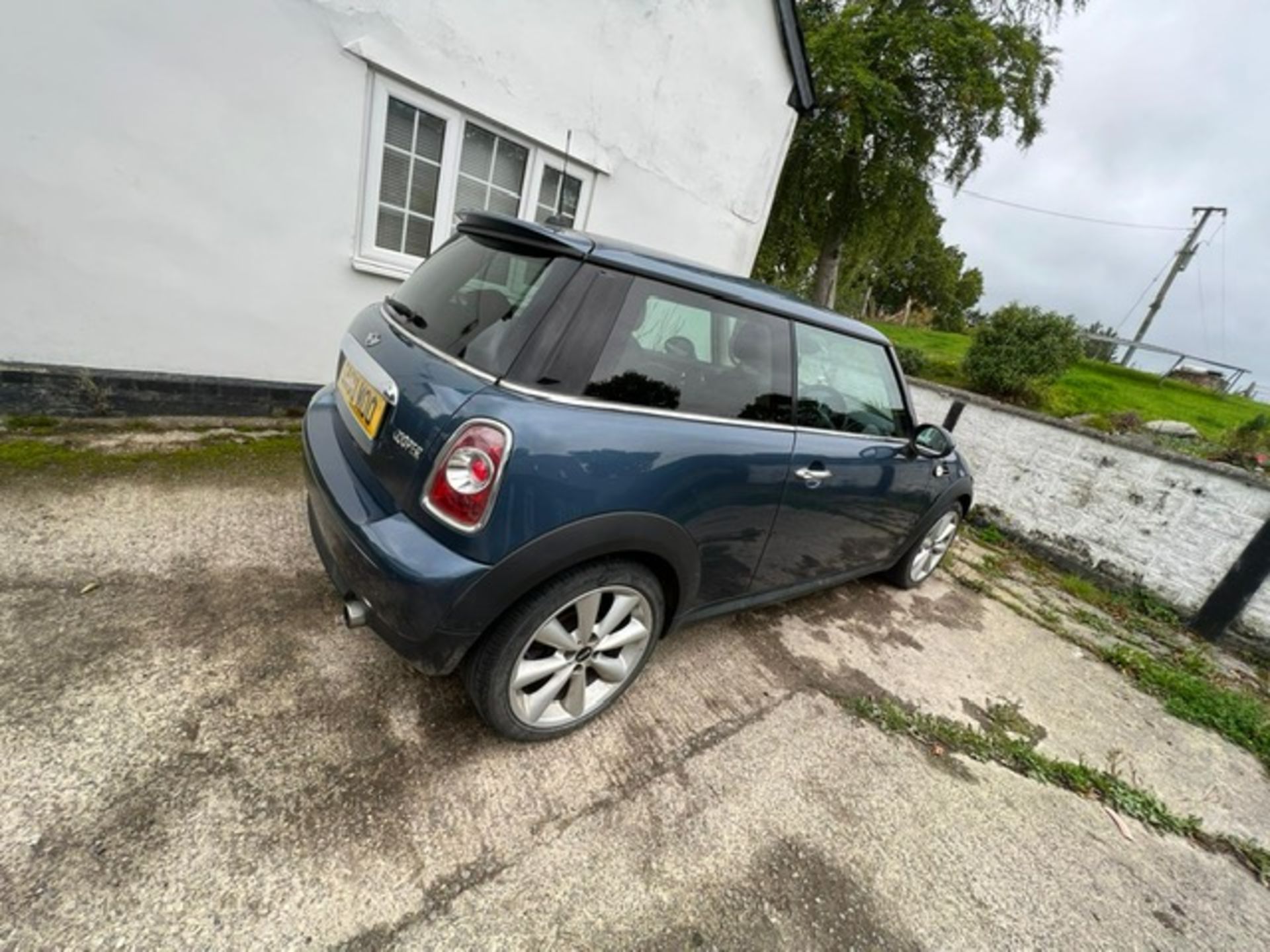 2010 MINI COOPER 1.6 - Image 2 of 10