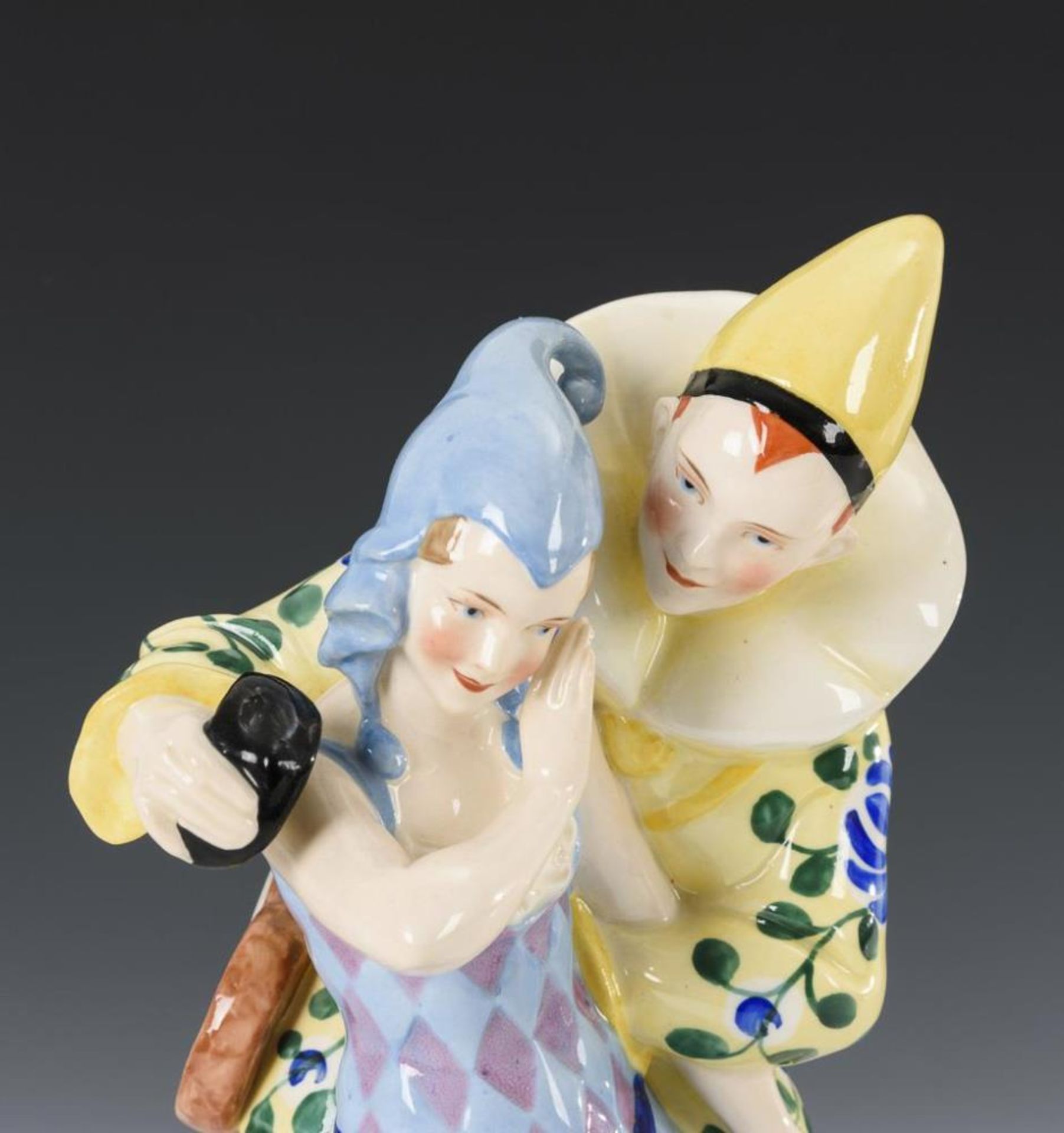 Art-déco-Figurenpaar auf Sockel: Pierrot und Colombine. Hertwig, Katzhütte. - Image 3 of 4