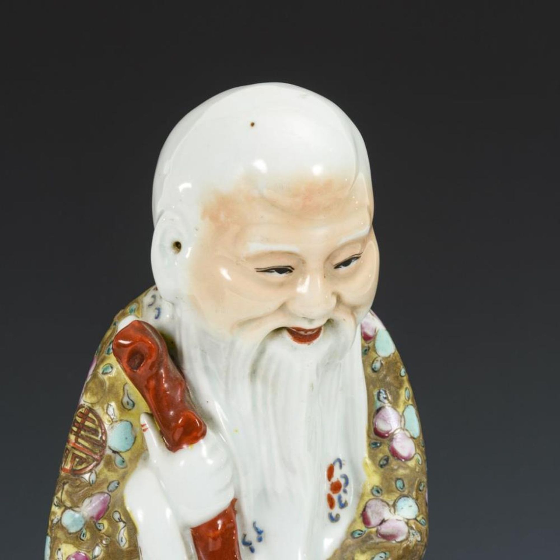 Große Porzellanfigur eines chinesischen Weisen - Bild 3 aus 5