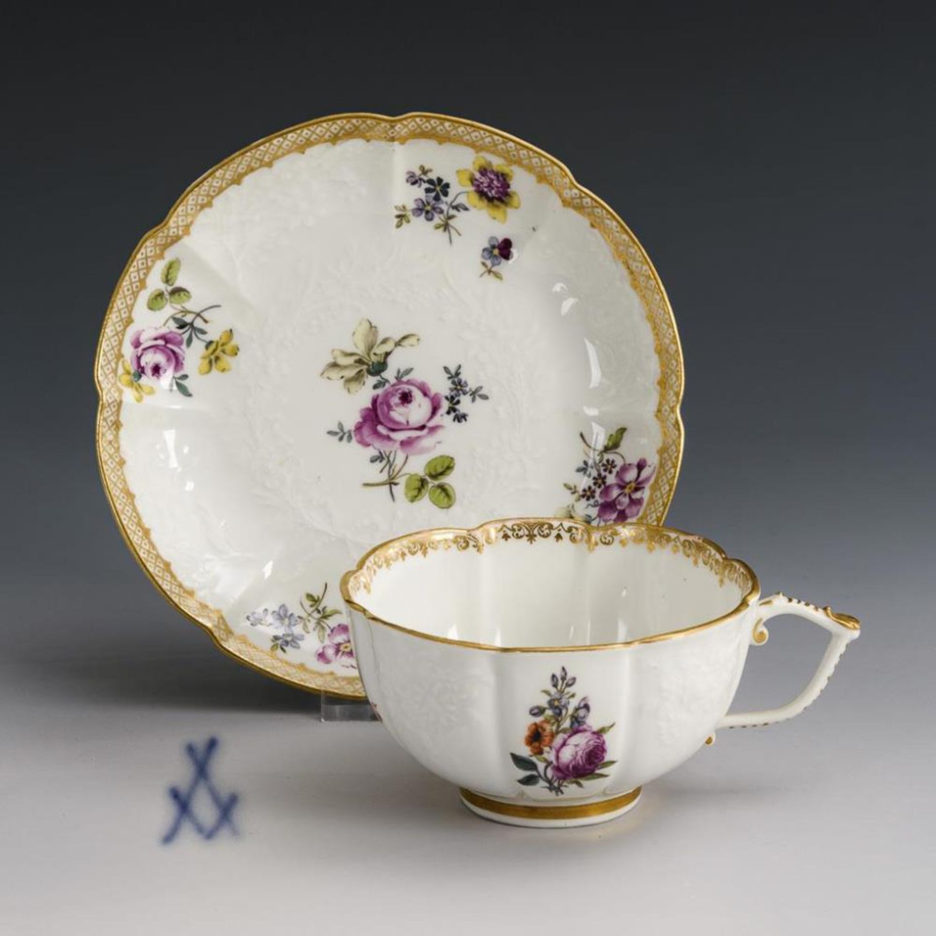 Barocke Tasse mit Blumenmalerei. Meissen.