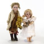 2 zierliche Puppen + 2 Miniaturteddys. Heinrich Handwerck.