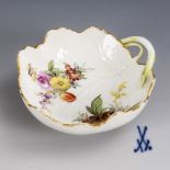 Blattschale mit Frucht- und Blumenmalerei. Meissen.