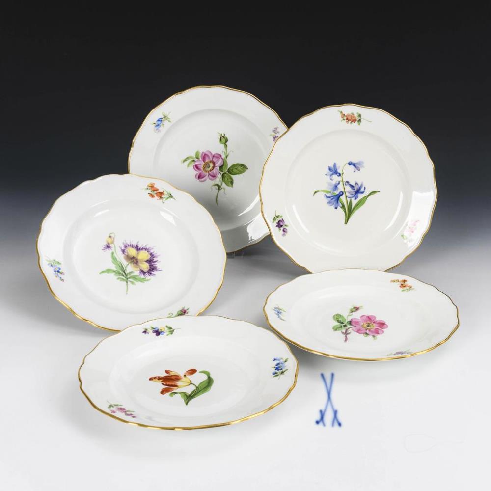 5 Teller mit Blumenmalerei. Meissen.