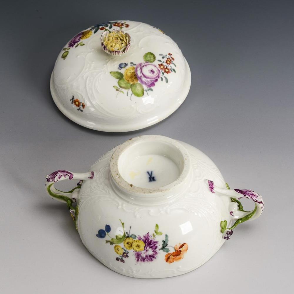 Wöchnerinnenterrine mit Blumenmalerei. Meissen. - Image 4 of 4