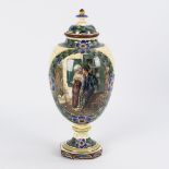 Große handbemalte Jugendstil-Vase mit Genredarstellung und Blumen. Franz Anton Mehlem / Bonn.