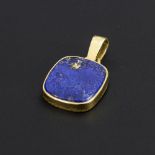 Anhänger mit Lapislazuli.