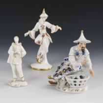 3 Figuren: 2 Chinesen und 1 Pierrot.