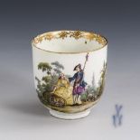 Barocke Tasse mit Watteau-Malerei. Meissen.