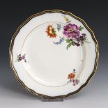 Teller mit Kobaltrand und Blumenmalerei. Meissen.