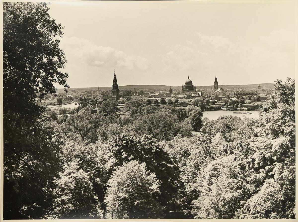 BAUR, Max(1898 Günzburg - 1988 Aschau im Chiemgau).10 Fotografien Potsdam Ende des 2| siehe Nachtrag - Image 5 of 10