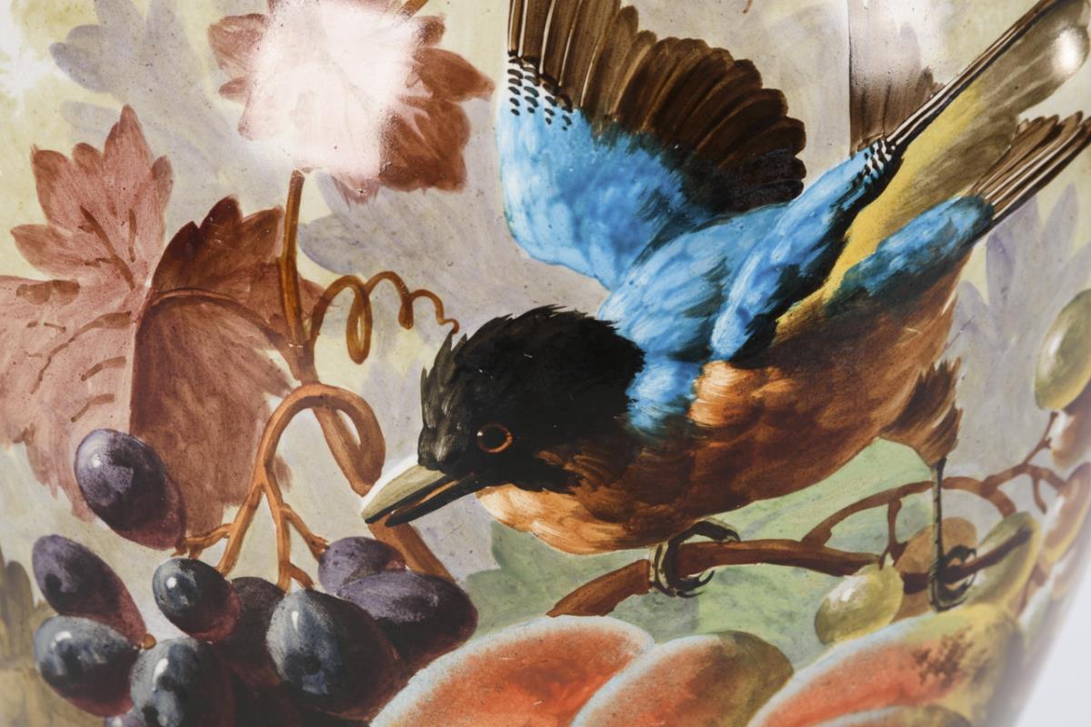 Amphorenvase mit Frucht- und Vogelmalerei. - Image 2 of 3