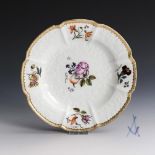 Barocker Teller mit Frucht-und Blumenmalerei. Meissen.