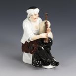 Bettlerin mit Dudelsack. Meissen.