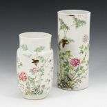 2 Vasen mit Bambus, Blumen und Vögeln.