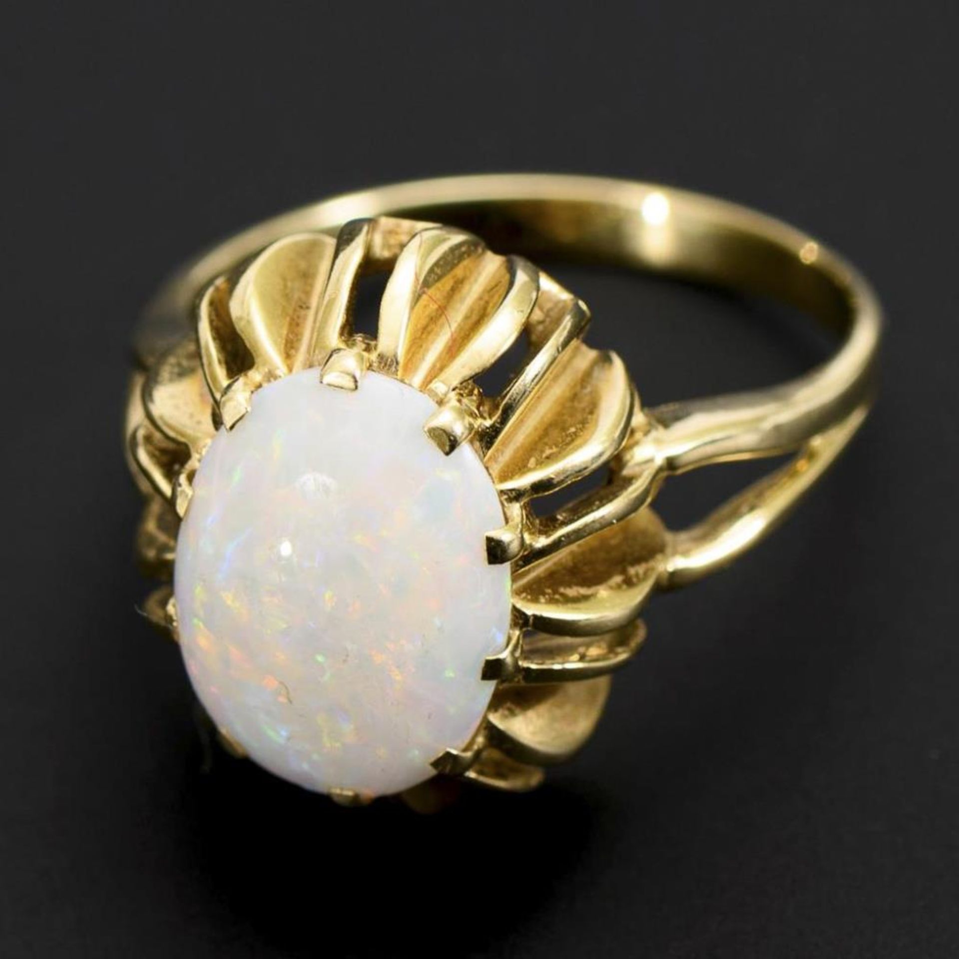 Ring mit Weißem Opal.