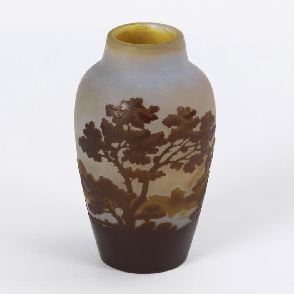 Vase mit Landschaftsdekor. Gallé.