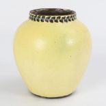 Gelbe Jugendstil-Vase. Kunsttöpferei Max Laeuger.
