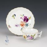 Barocke Tasse mit Blumenmalerei. Meissen.