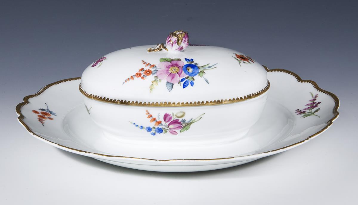 Marcolini-Pastetenterrine auf Untersatz. Meissen. - Image 2 of 3