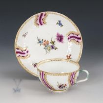 Barocke Tasse mit Blumenmalerei. Meissen.