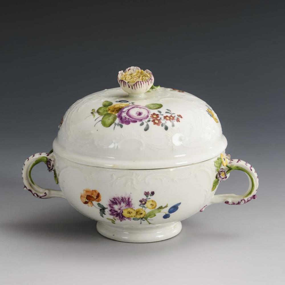 Wöchnerinnenterrine mit Blumenmalerei. Meissen. - Image 2 of 4