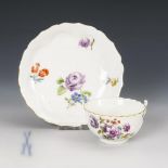 Barocke Tasse mit Blumenmalerei. Meissen.