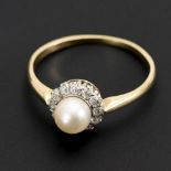 Ring mit Zuchtperle und Altschliff-Diamanten.