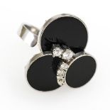 Designerring mit Onyx und Brillanten.