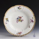 Barocker Suppenteller mit Blumenmalerei. Meissen.