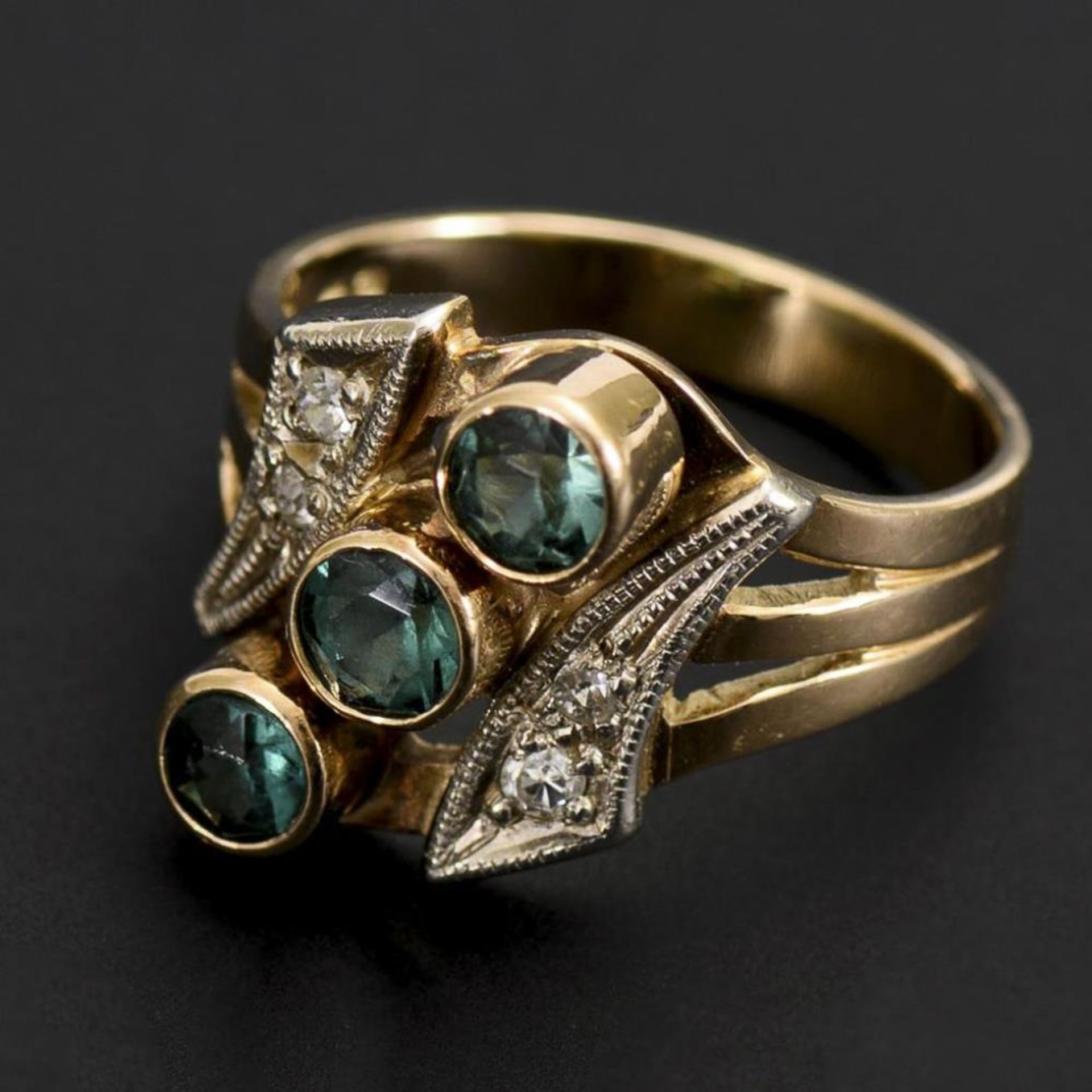 Ring mit Turmalinen und Diamanten.