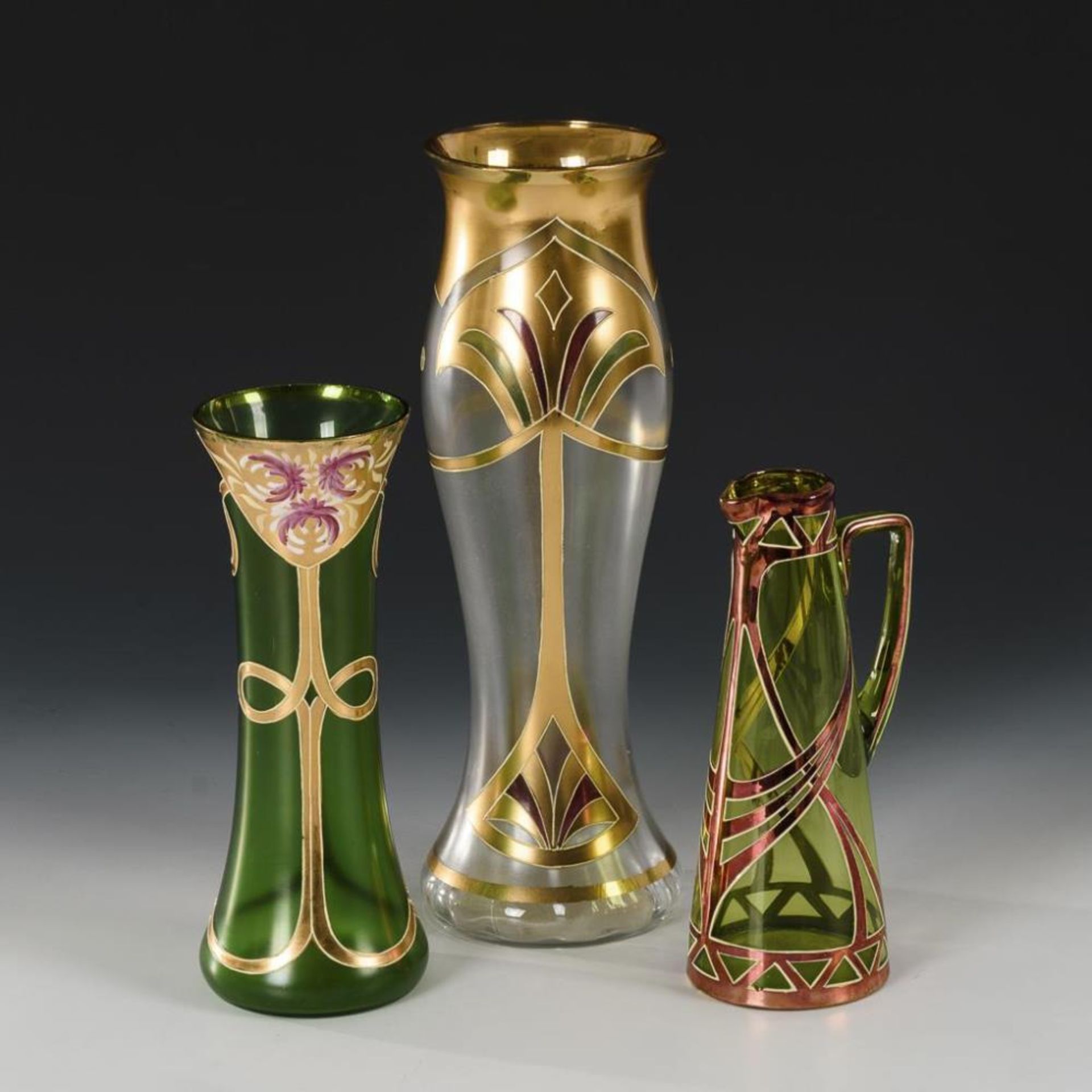 3 Jugendstil-Vasen mit Golddekor.