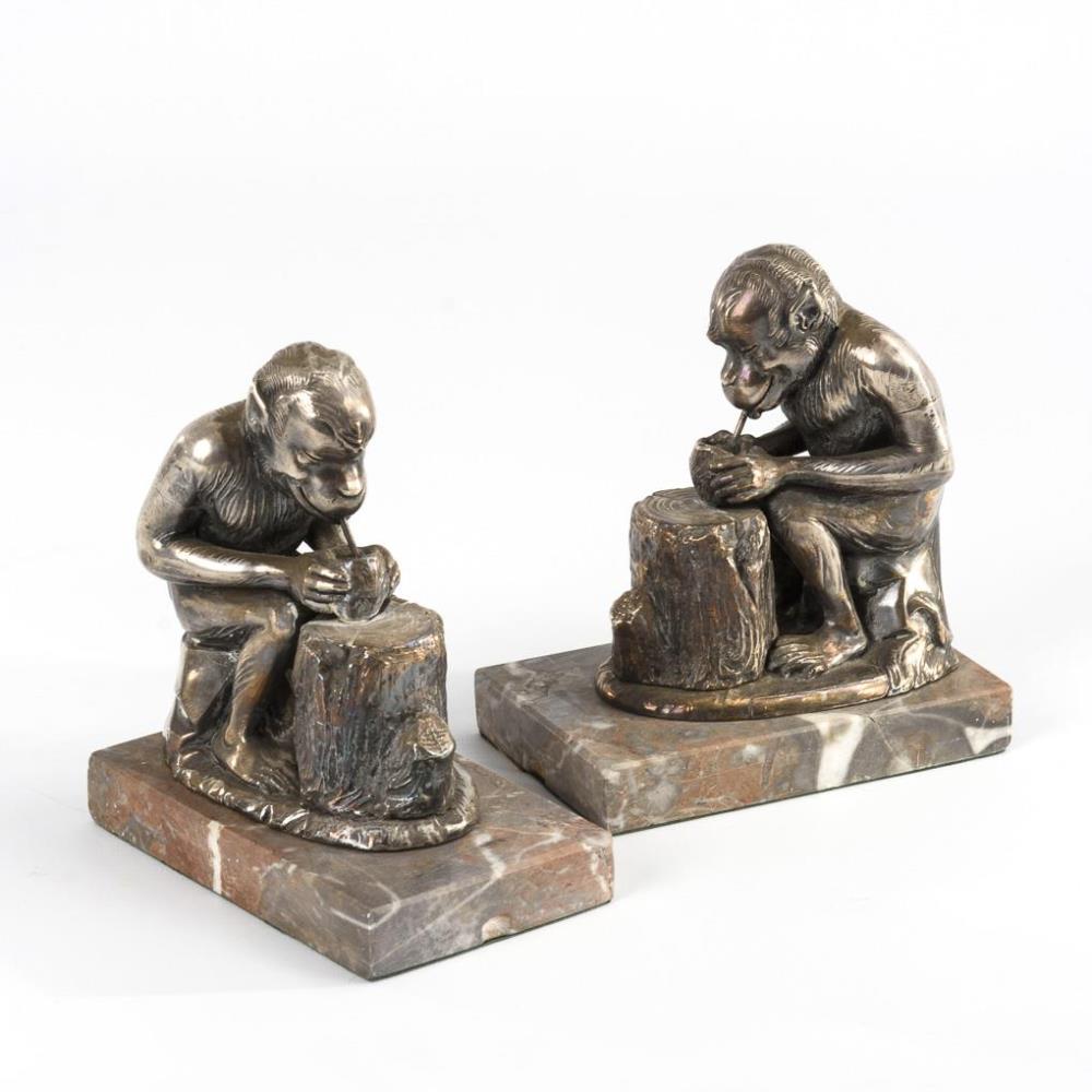 ABIER, Benjamin (1864 La Roche-sur-Yon, Vendee - 1939 Faverolles). Paar Buchstützen: Trinkende Affen