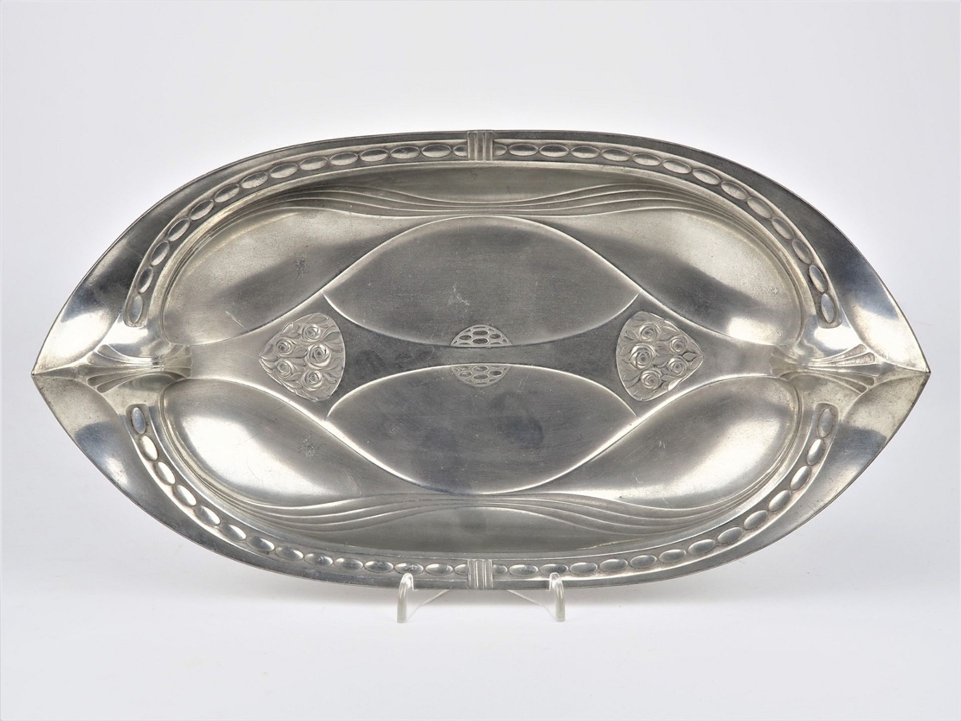 Oval pastry bowl around 1920
