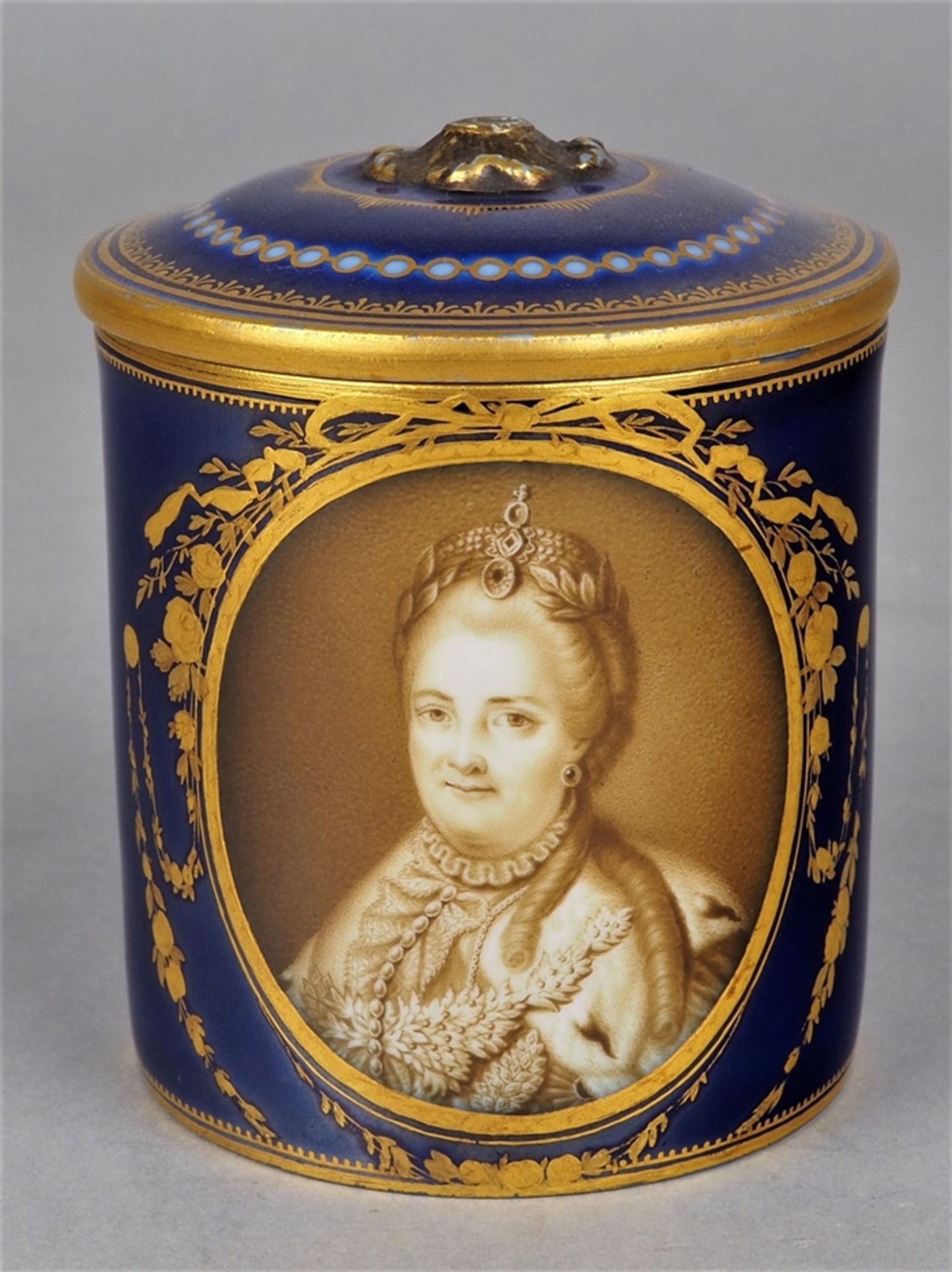 Meissen Deckeltasse um 1790 mit Porträt Katharina die Große