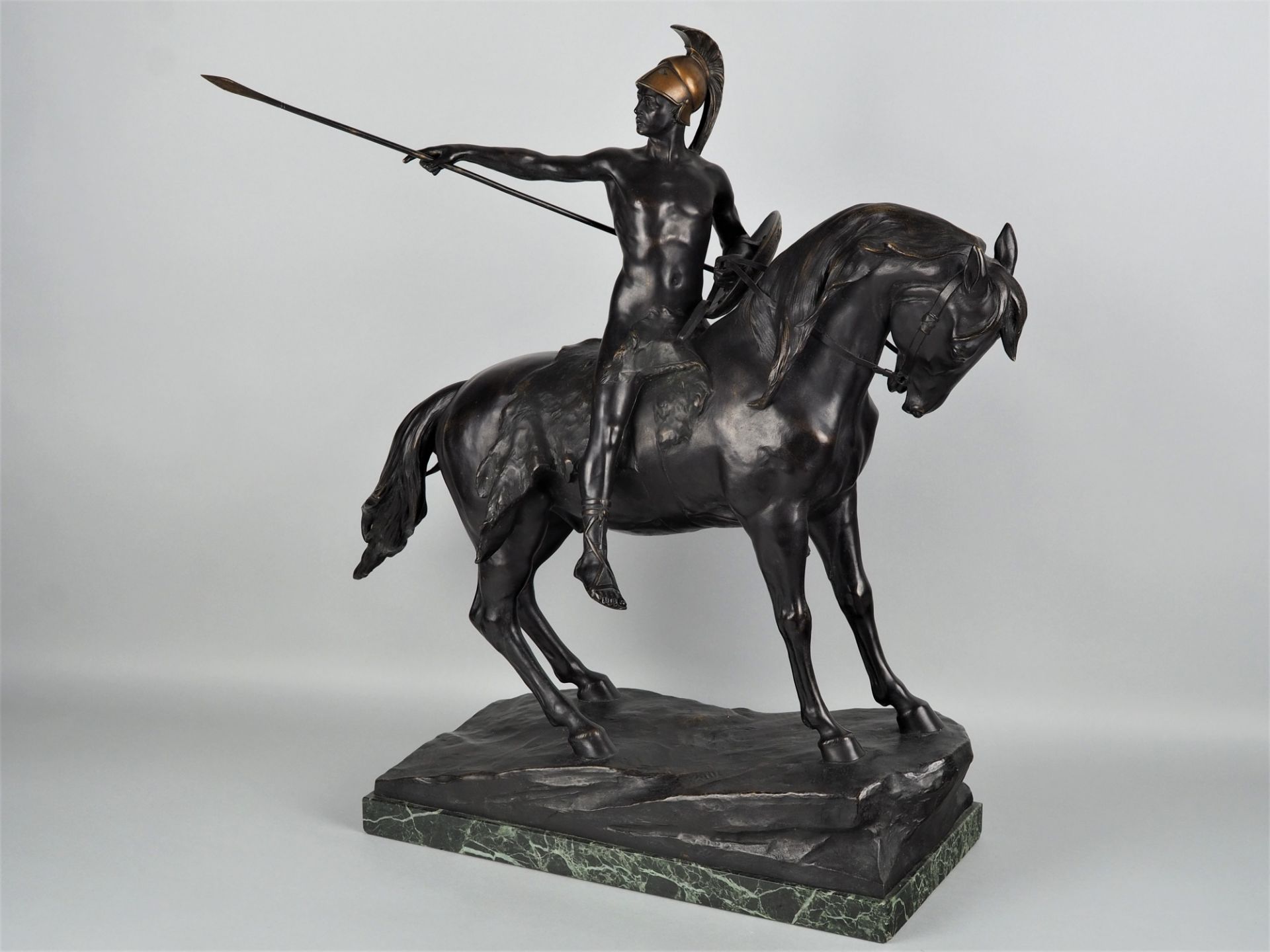 Große Bronze eines Kriegers auf Pferd von Schmidt-Felling Gladenbeck