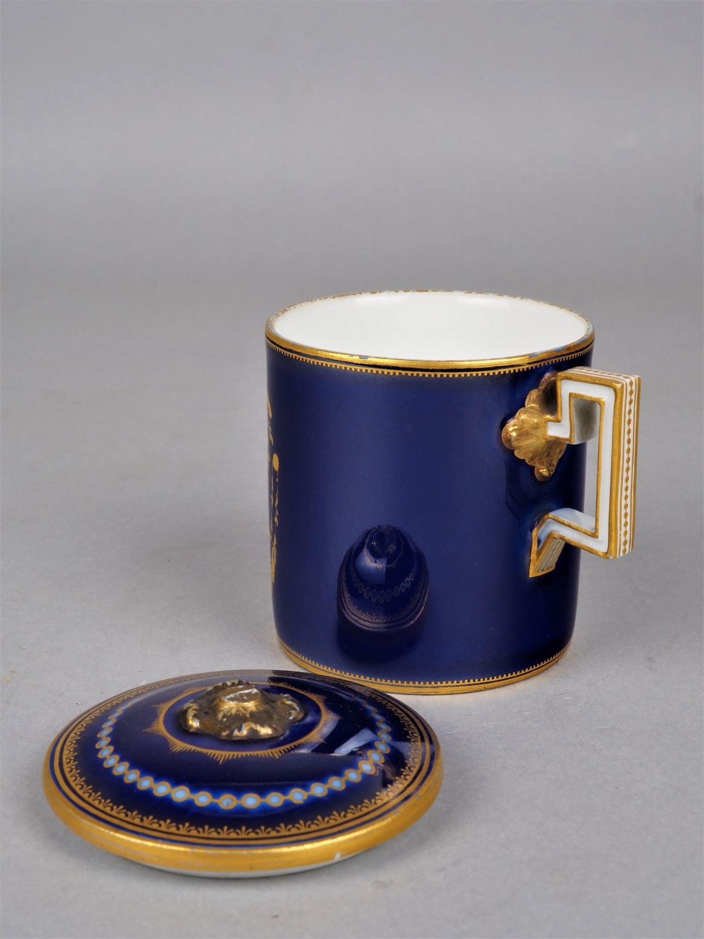 Meissen Deckeltasse um 1790 mit Porträt Katharina die Große - Bild 3 aus 4