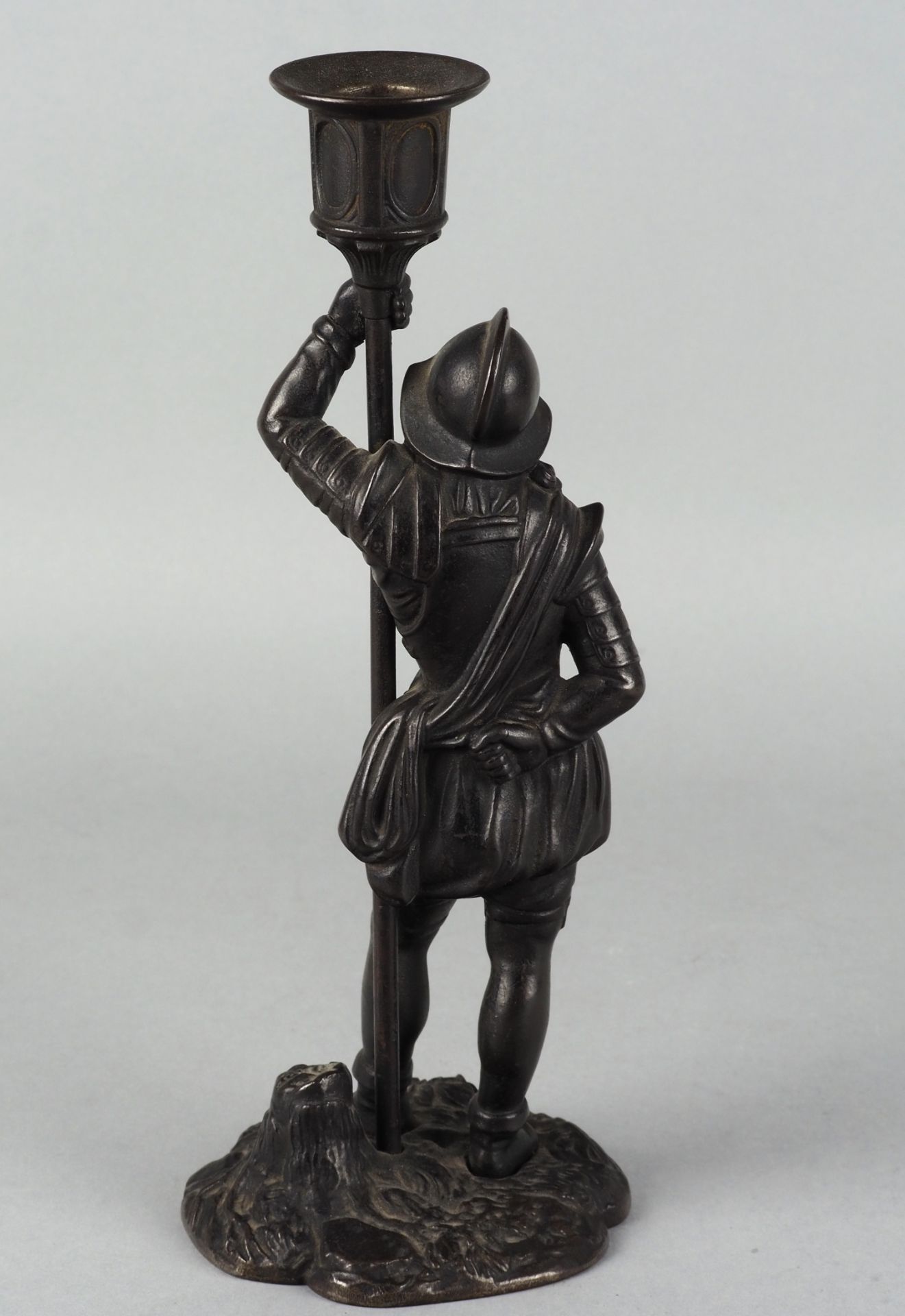 Pair of guardian sculptures as candlesticks made of cast iron, around 1850 - Image 5 of 6