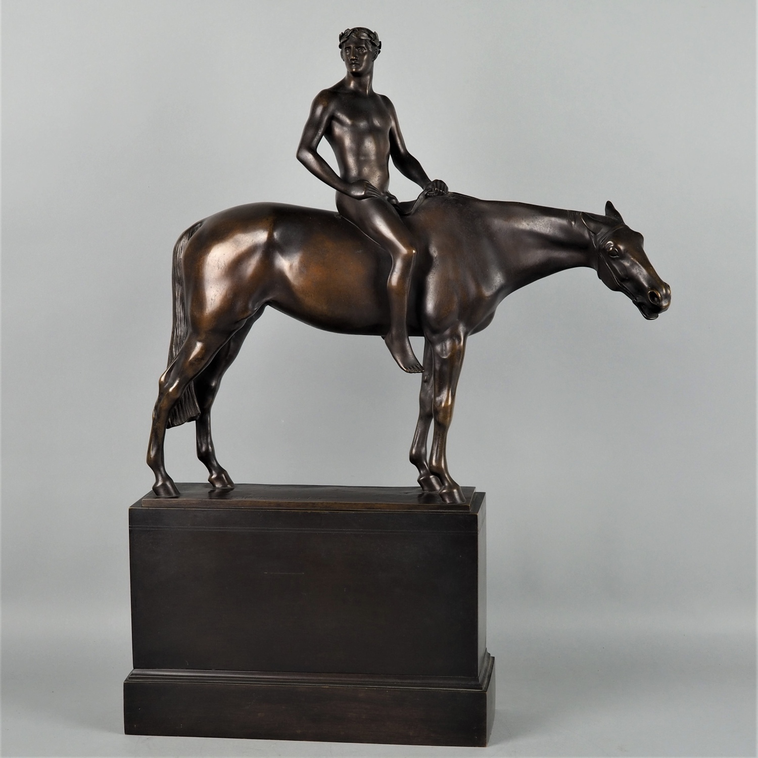 Imposing and exceptionally rare bronze by Albert Hinrich Hussmann (fecit) of a male nude (winner) o