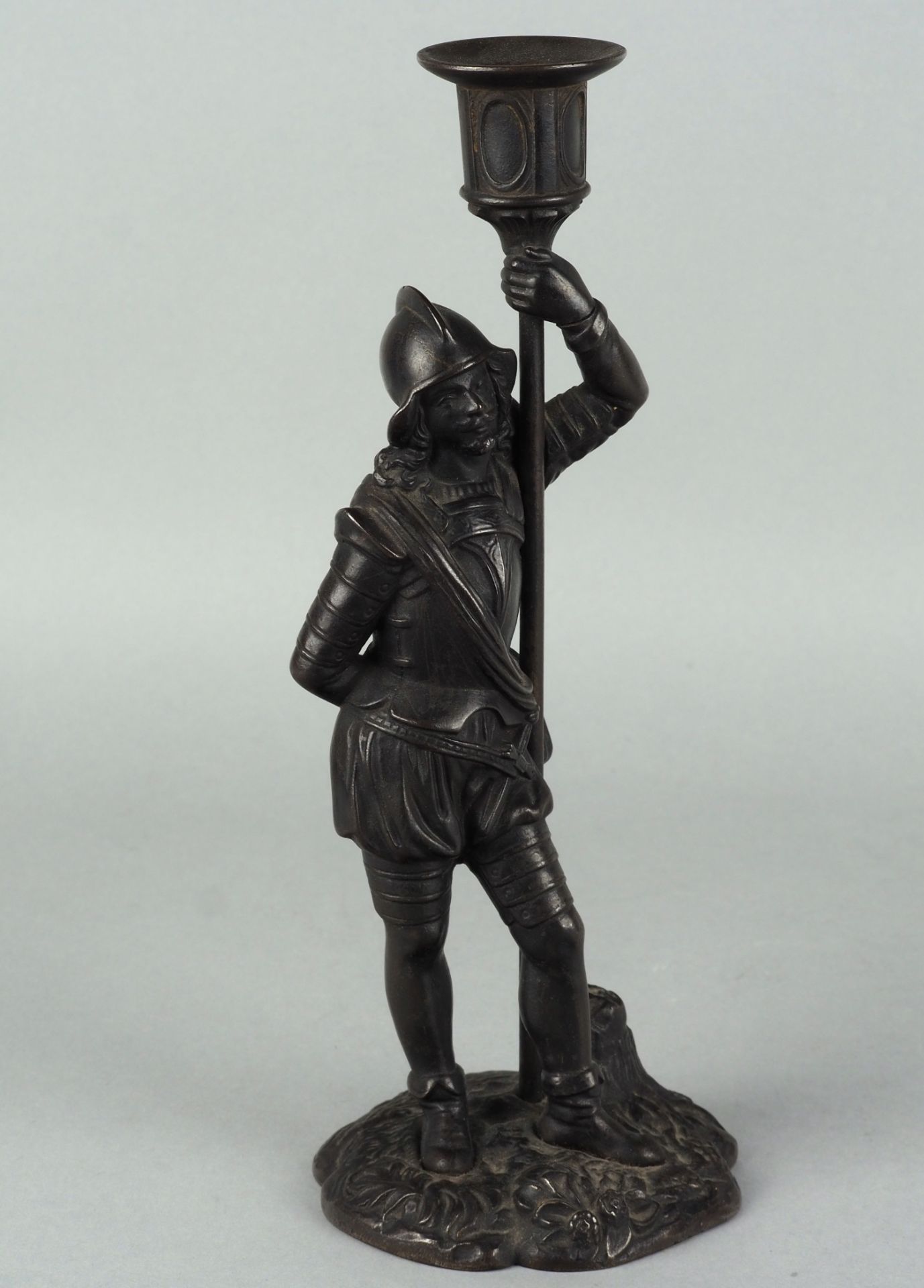 Pair of guardian sculptures as candlesticks made of cast iron, around 1850 - Image 4 of 6