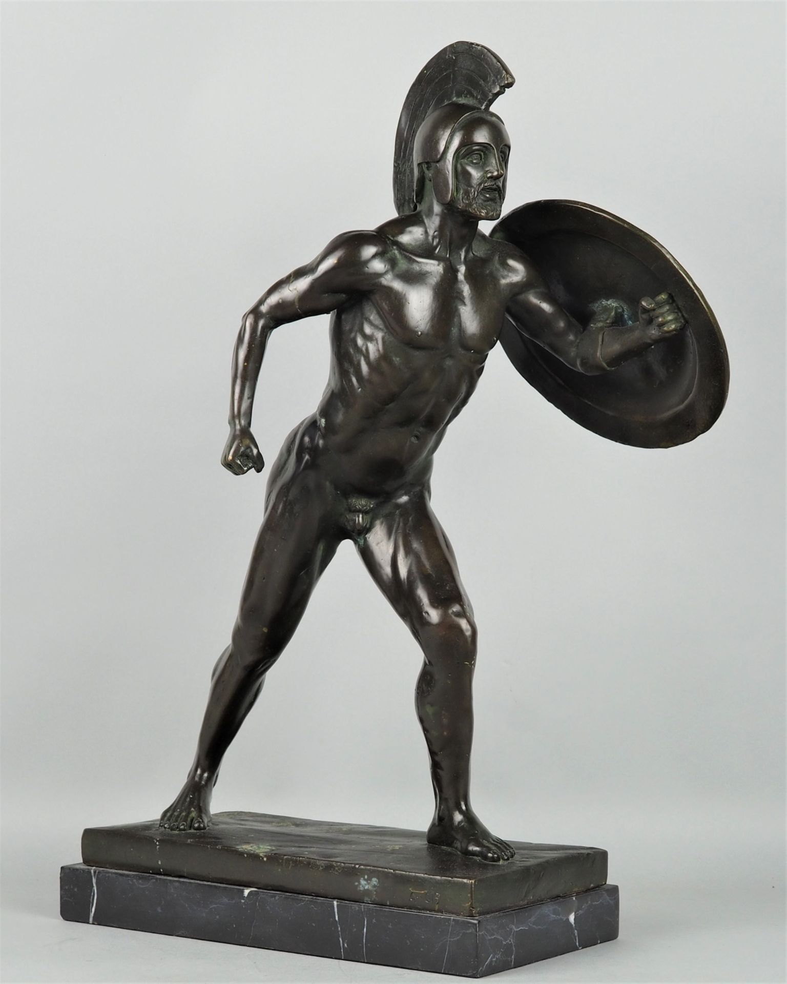 Bronze eines römischen Gladiators auf Marmorsockel, männlicher Akt, Krieger