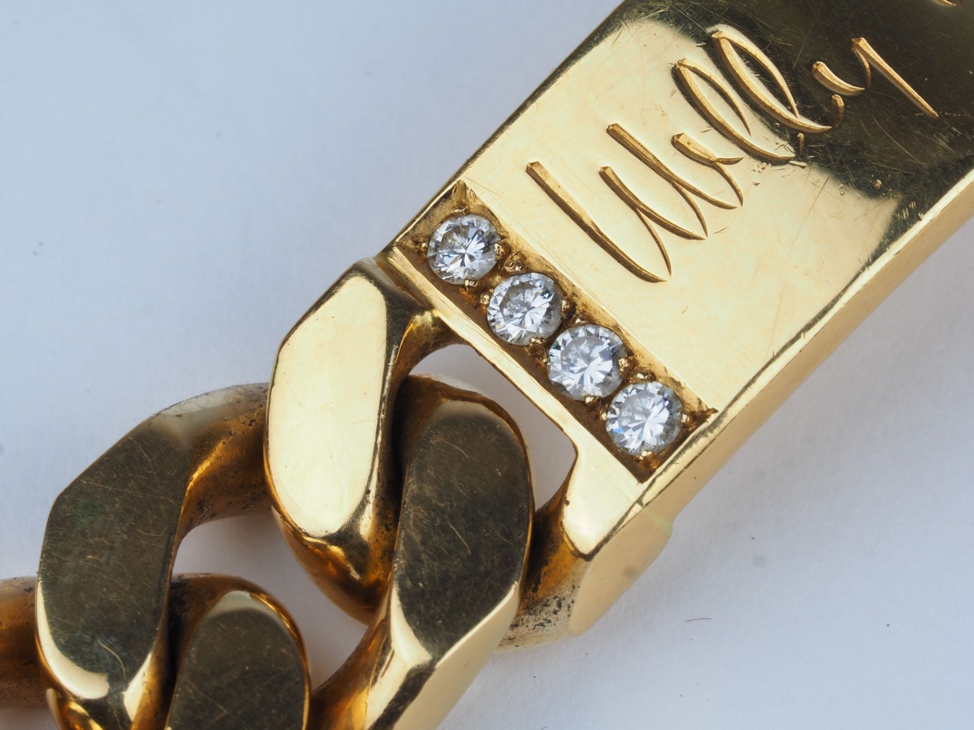 Massives 18kt Gold Armband, Panzerkette mit Monogrammfeld und Diamanten - Bild 2 aus 4