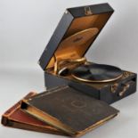 Grammophon mit Platten um 1920