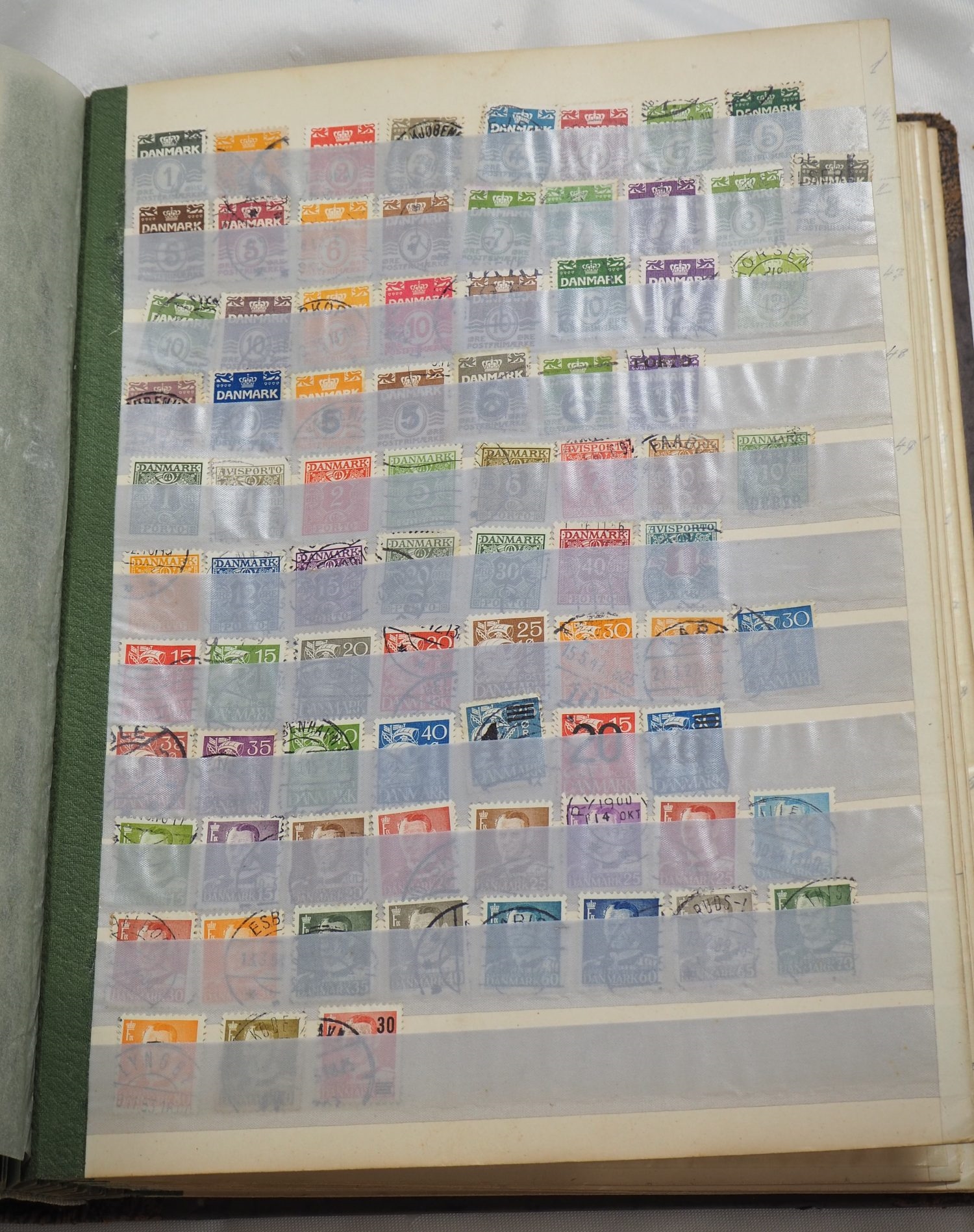 Huge assortment of stamps, plus numismatic sheets with commemorative coins, 18 full moving boxes - Image 7 of 23