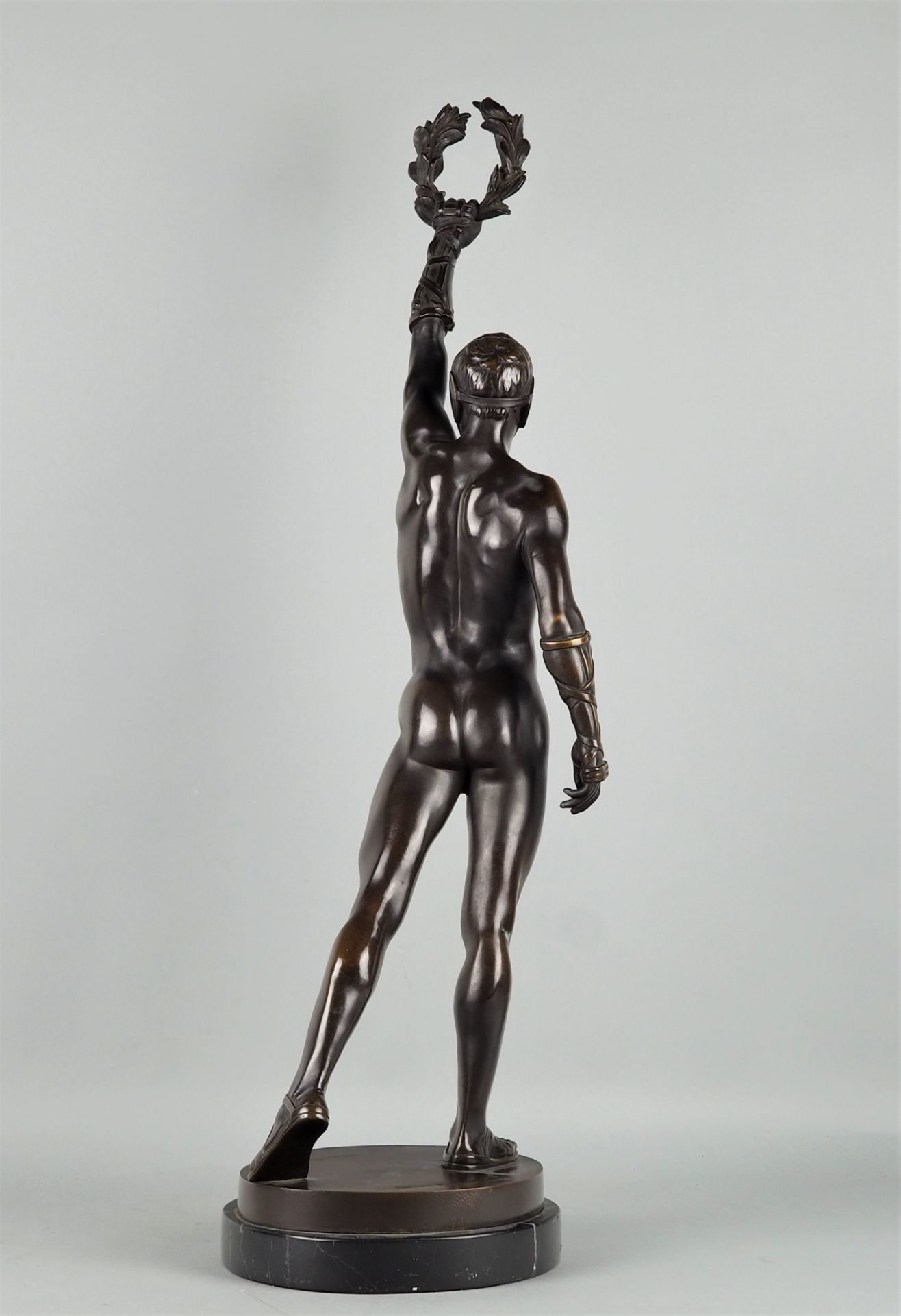 Große Bronze eines siegreichen Faustkämpfers von Heinrich Baucke um 1900, H. 66cm - Bild 2 aus 5