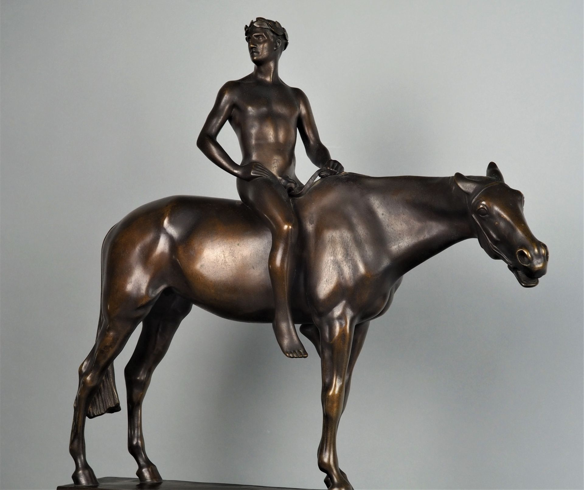 Imposante und außergewöhnlich seltene Bronze von Albert Hinrich Hussmann (fecit) eines männlichen A - Bild 2 aus 8