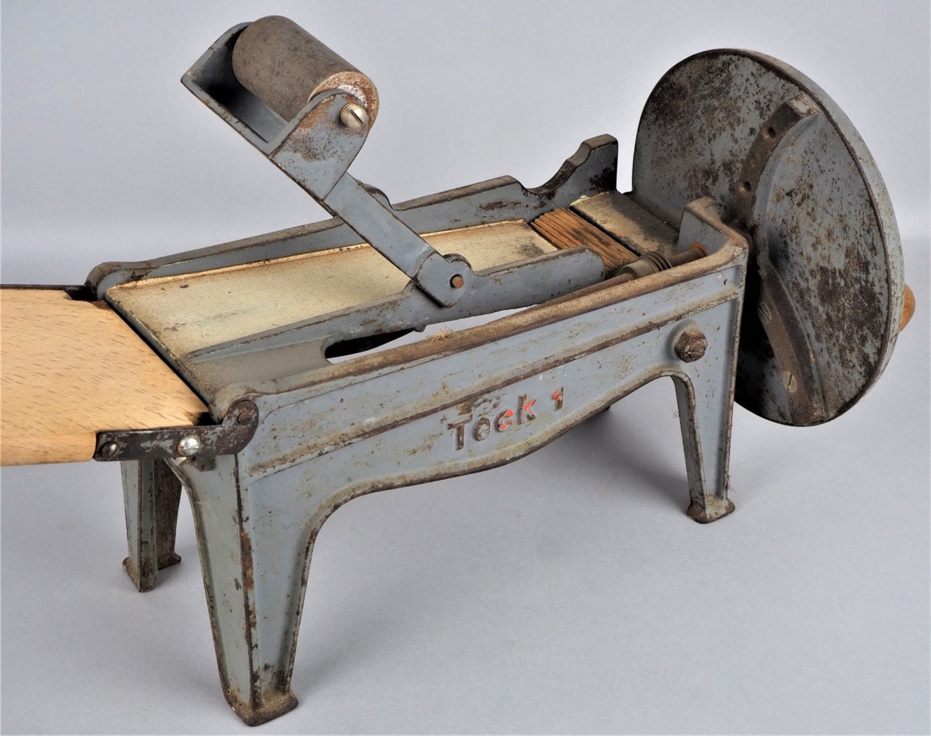 Tobacco cutter with crank, around 1900. - Image 2 of 2