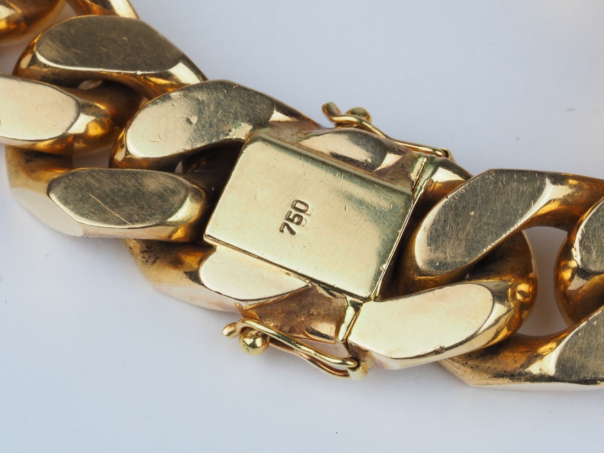 Massives 18kt Gold Armband, Panzerkette mit Monogrammfeld und Diamanten - Bild 3 aus 4